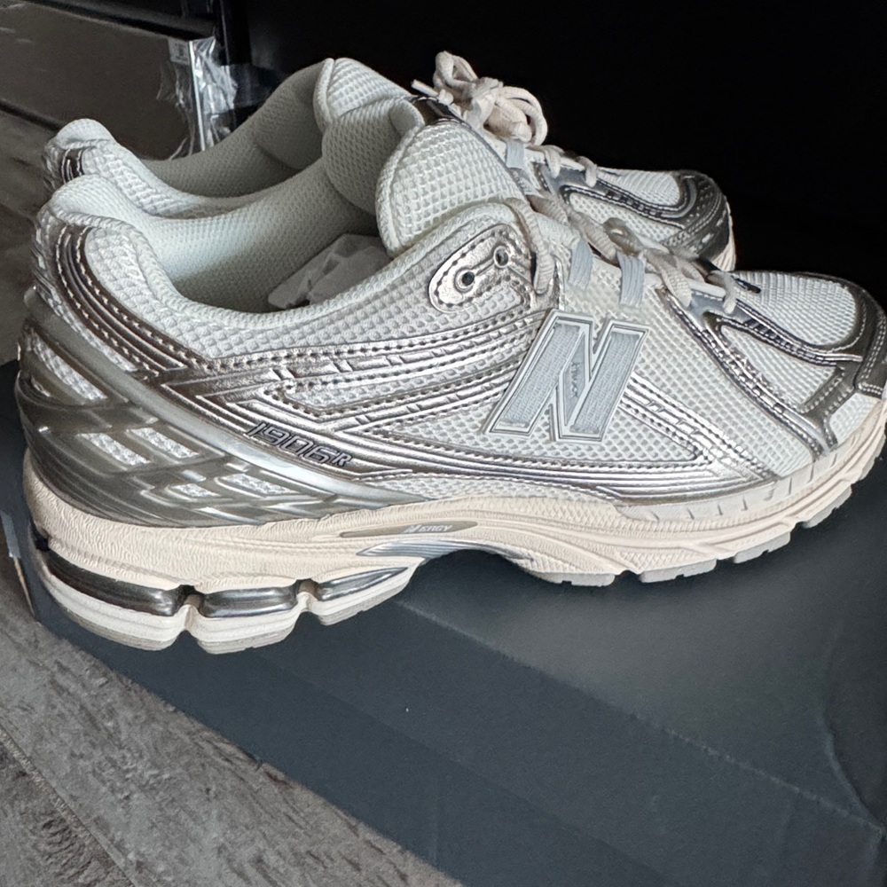 New Balance 1906R Arid
Stone Size 12.5 Women or 11 Men - Picture 4 of 9